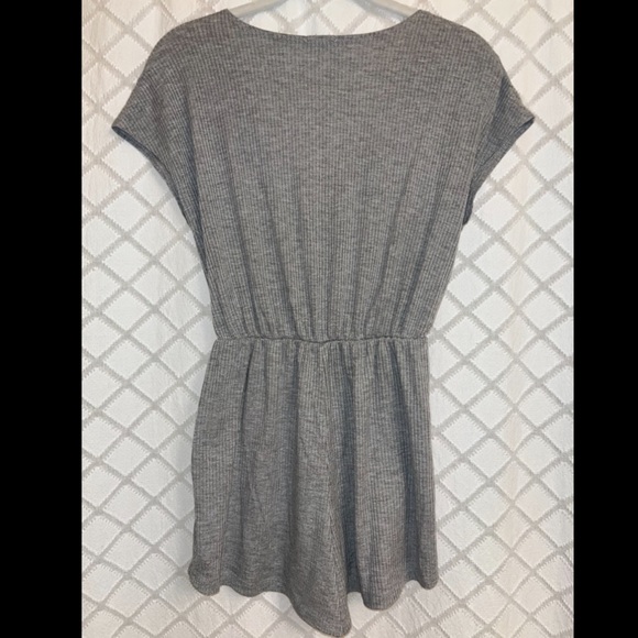 Grey rubbed v neck romper - Picture 4 of 4